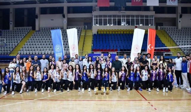 Afyon’da büyük kadınlar voleybol heyecanı sona erdi