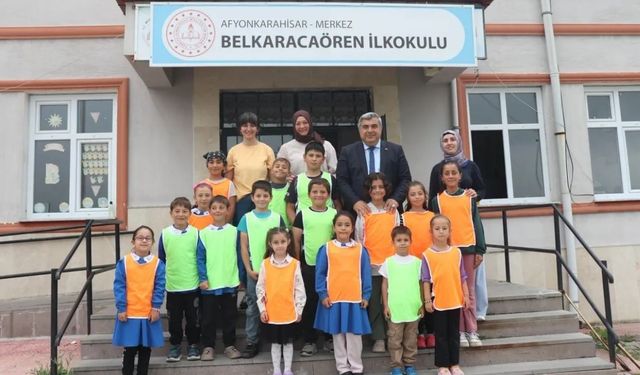 Müdür Sünnetci’den çocuklara kültürel mirası yaşatan armağan