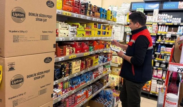 Afyonkarahisar'da TÜFİS kapsamında denetimler sürüyor: Market raflarındaki fiyatlar tek tek kayda alındı