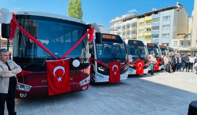 Sandıklı’nın ulaşım filosu büyüyor: Belediye'ye yeni otobüs ve hizmet araçları kazandırıldı