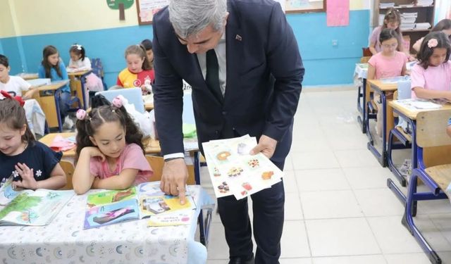 Miraç Sünnetci’den öğrencilere sürpriz: Yaz tatili hediyeleri dağıtıldı