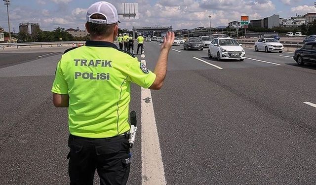 Sakarya'da Trafikte Savcı ile Minibüs Şoförü Birbirine Girdi: Başsavcılık Soruşturma Başlattı!