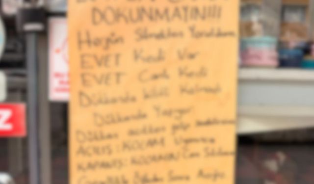 Afyonkarahisar'da Bu Vitrin Yazısı Görenleri Kahkahaya Boğdu! "Kocam Uyanınca Açıyoruz"