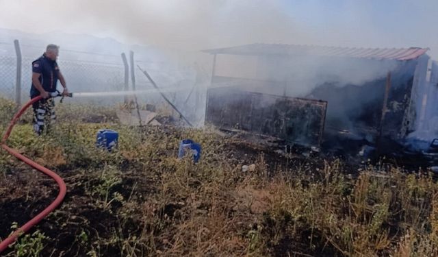 Sandıklı'da Bağ Evinde Korkutan Yangın: İtfaiye Ekipleri Alevleri Güçlükle Söndürdü!