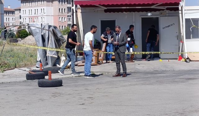 Afyonkarahisar'da Minibüs Durağına Silahlı Saldırı: Durak Başkanı Hayatını Kaybetti, 1 Kişi Ağır Yaralı