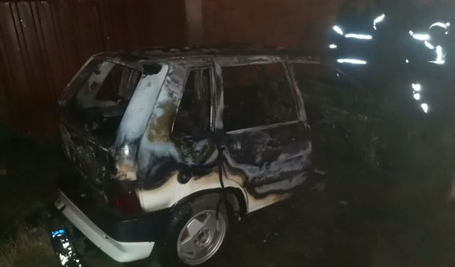 Afyon'da park halindeki otomobil alevlere teslim oldu!