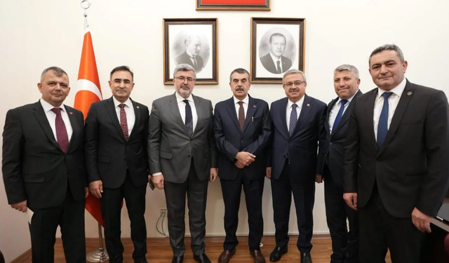 AK Parti Afyonkarahisar milletvekillerinden Bakan Tekin'e ziyaret: Afyon'un eğitim projeleri masaya yatırıldı