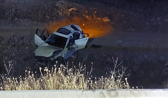Afyon'da Takla Atan Otomobil Şarampole Uçtu: 2 Yaralı