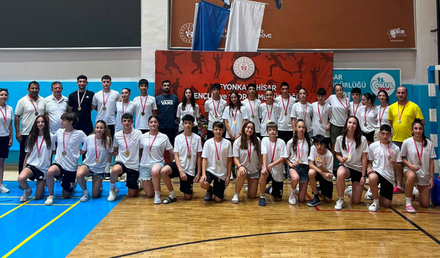 Afyon'da voleybol heyecanı sona erdi! ANALİG'de üst tura yükselen takımlar belli oldu