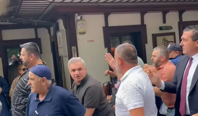 Özgür Özel'e cuma çıkışı neden tepki gösterildi? Mustafa Sarıgül'ün tekme attığı iddiası ne?