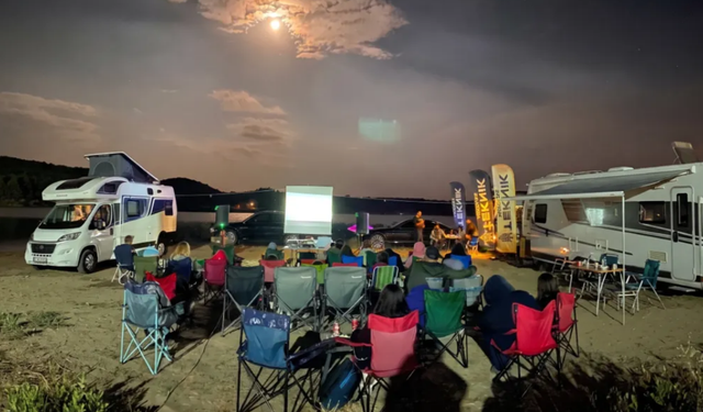 Emre Gölü'ndeki Kamp ve Karavan Festivali binlerce doğaseveri buluşturdu