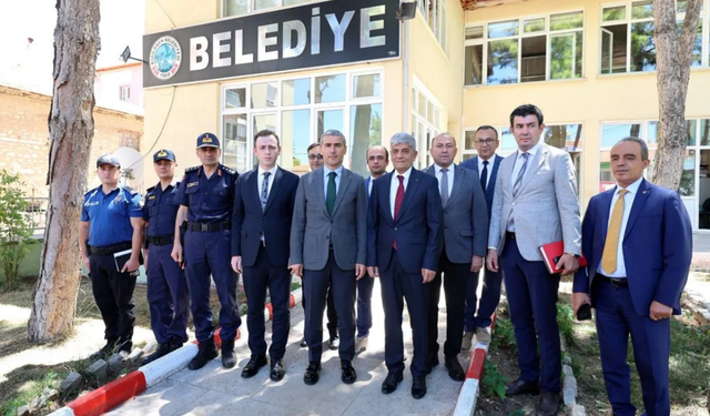 Vali Aktaş, Kızılören Belediyesi'ni ziyaret etti: İlçede yürütülen çalışmalar değerlendirildi