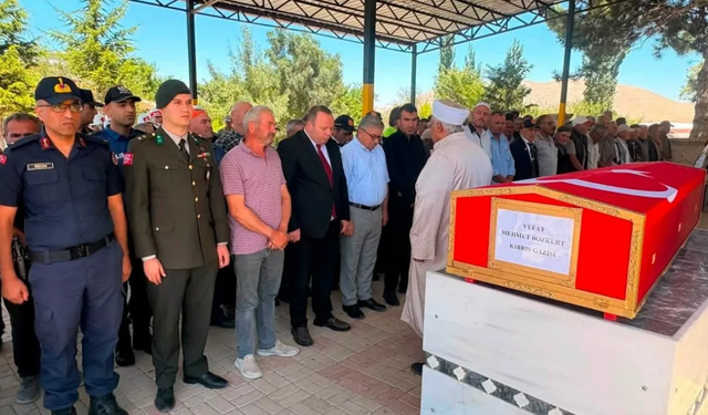 Kıbrıs Gazisi Mehmet Bozkurt, Şuhut'ta askeri törenle son yolculuğuna uğurlandı