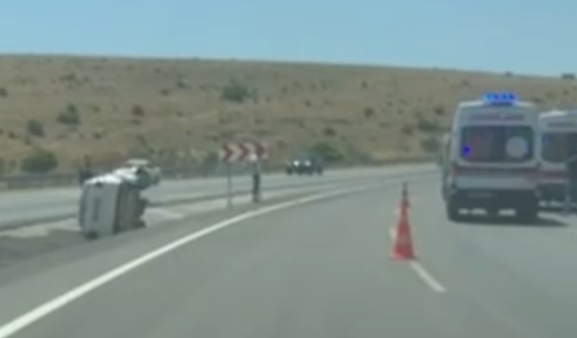 Afyonkarahisar'da korkutan kaza: Aynı aileden 3 kişi yaralanarak hastaneye kaldırıldı