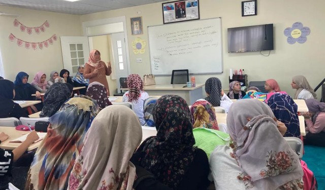 Afyonkarahisar’da yaz Kur’an kursu öğrencilerine akran ilişkilerinde nezaket eğitimi verildi