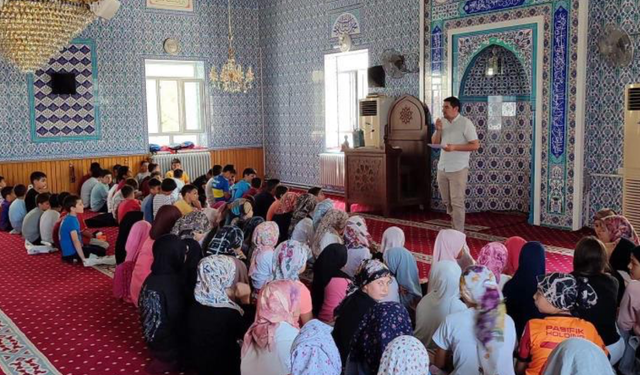 Afyonkarahisar'daki Kur’an kurslarında 'Teknoloji Bağımlılığı' seminerleri sürüyor