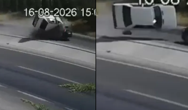 Afyonkarahisar-Konya yolunda feci kaza: Yola savrulan parçadan kaçarken can verdiler!