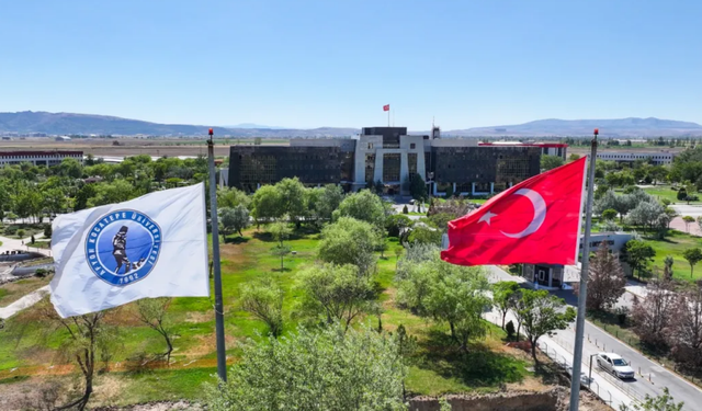 AKÜ’de 2026 YKS sonuçları yüzleri güldürdü: Ön lisans programları tamamen doldu