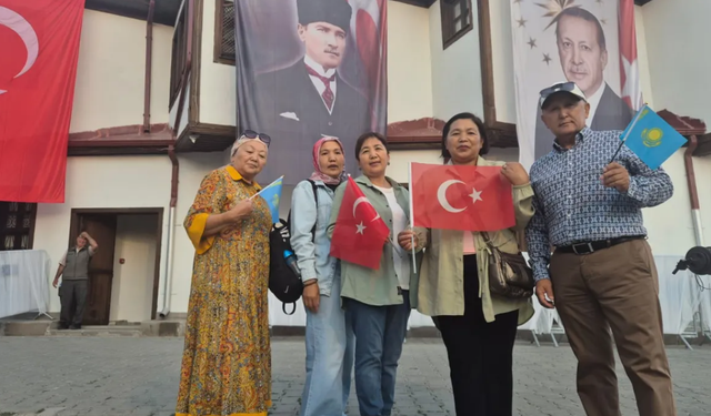 Kazakistan’dan Afyonkarahisar’a anlamlı ziyaret: Zafer Haftası için Şuhut’a geldiler
