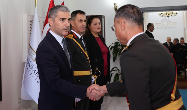 30 Ağustos Zafer Bayramı’nda Protokol Bir Arada! Vali Dr. Naci Aktaş Tebrikleri Kabul Etti