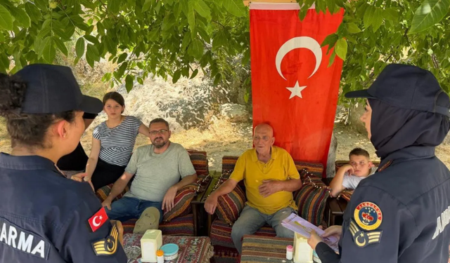 Jandarmadan İhsaniye'de farkındalık seferberliği: KADES ve şiddetle mücadele anlatıldı