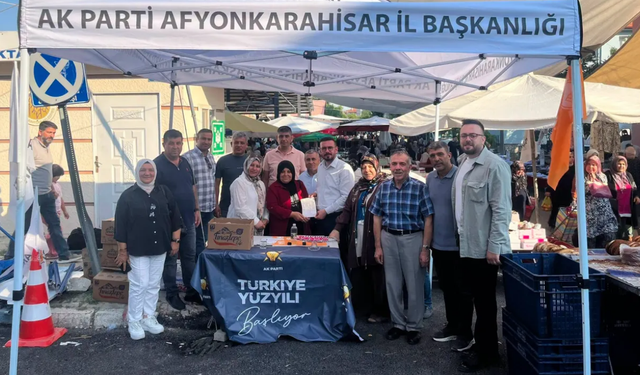 AK Parti Merkez İlçe Teşkilatı Harbiş pazarında vatandaşla bir arada