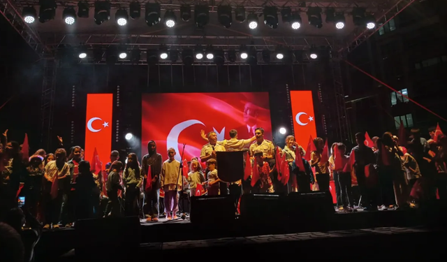 Afyonkarahisar Zafer Meydanı’nda coşkulu gece: Ege Ordusu Bandosu’ndan unutulmaz konser