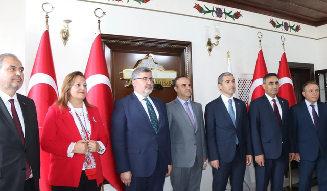Bakan Kacır, Vali Aktaş'ı makamında ziyaret etti