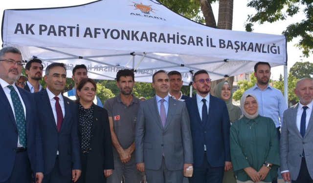 Bakan Kacır, Afyonkarahisar'da partisine üye kaydı yaptı