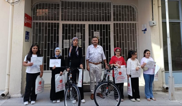 Emirdağ'da camiler arası bilgi yarışmasının kazananları ödüllerine kavuştu