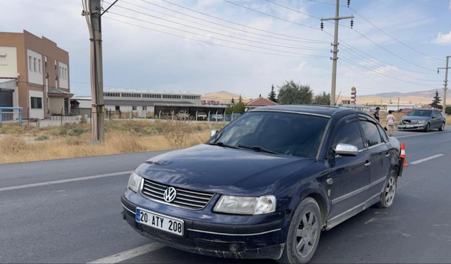 Bolvadin’de korkutan kaza: İki otomobil çarpıştı, sürücü yaralandı!