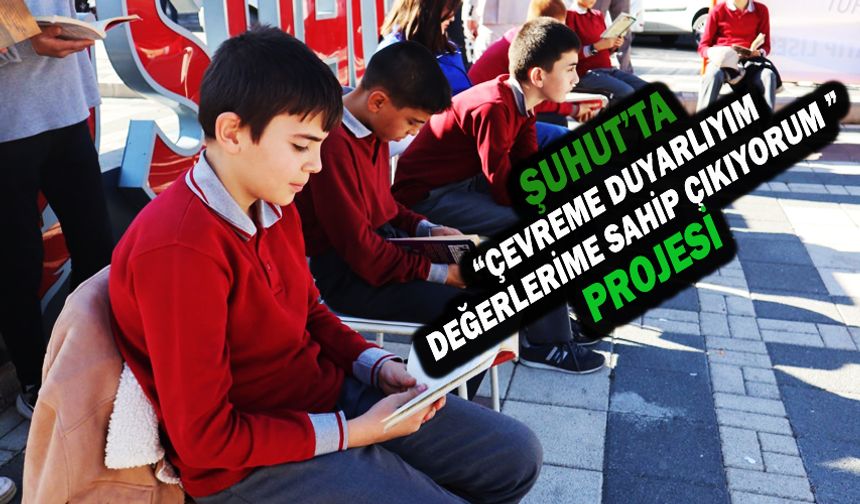 Lise Öğrencileri Meydana Sandalye Koyup 1 Saat Kitap Okudu