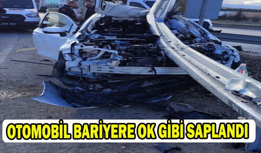 Bariyere ok gibi saplanan otomobilde bir kişi öldü, 3 kişi yaralandı