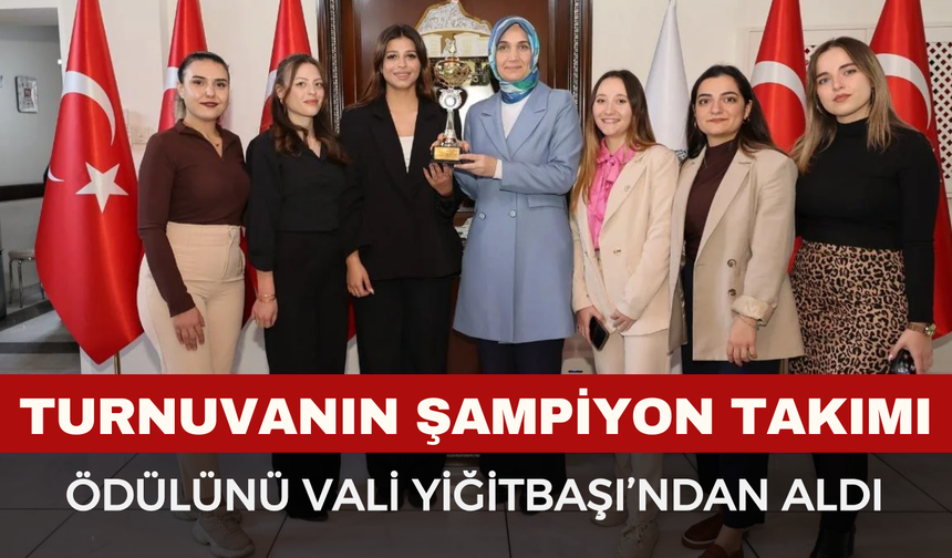 AFYON RSP’Lİ EĞİTİMCİLER ÖDÜLLERİNİ VALİ YİĞİTBAŞI’NDAN ALDI