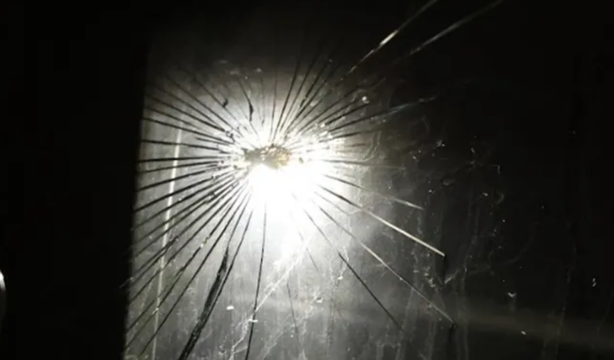 Trabzonspor Takım Otobüsüne Taşlı Saldırı! Antalya’da Büyük Skandal