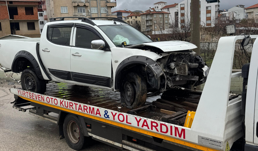 Afyonkarahisar Sandıklı'da Korkunç Kaza: Arazi Aracı 5 Metreden Evin Duvarına Uçtu!