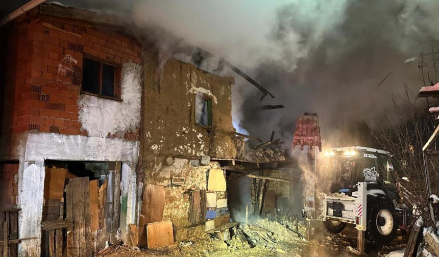 Uşak'ta Bir Ev Kül Oldu