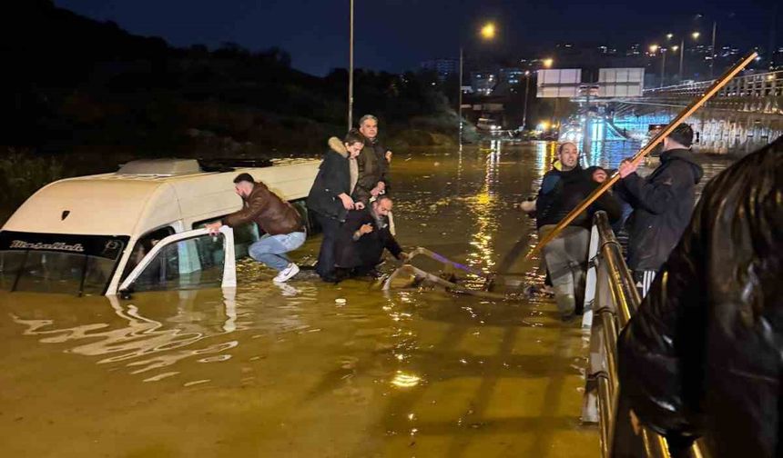 Sele kapılan minibüste can pazarı