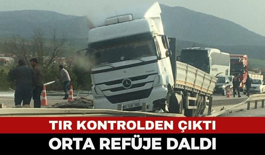 Afyonkarahisar-Emirdağ Yolunda Korkutan Kaza! Kontrolden Çıkan Tır Bariyerlere Saplandı