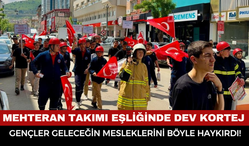 Mehteran Takımı Eşliğinde Dev Kortej: Gençler Geleceğin Mesleklerini Böyle Haykırdı!