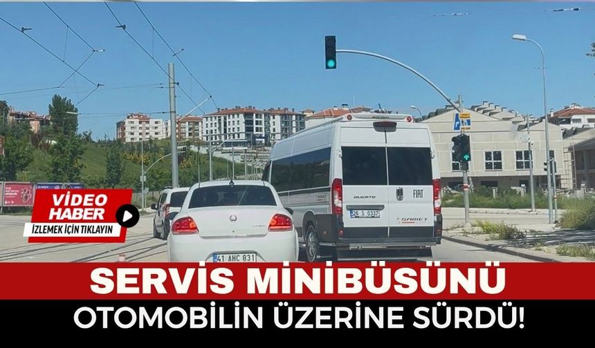 Servis Aracını Otomobilin Üzerine Böyle Sürdü