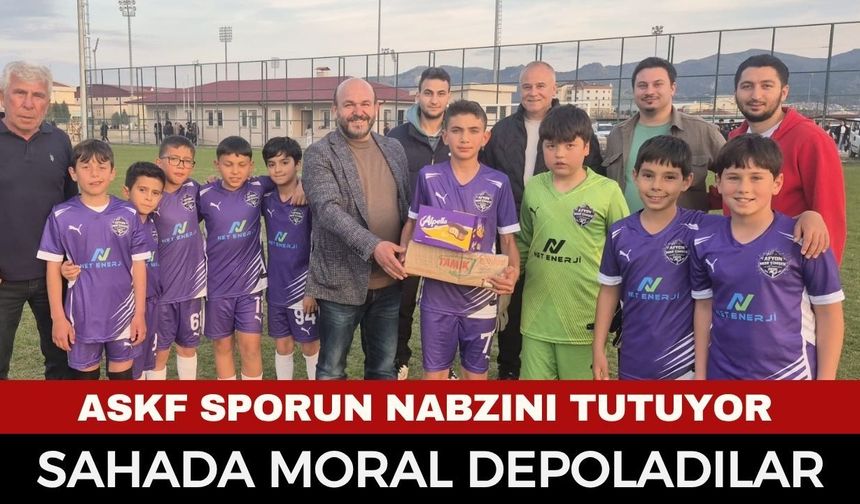 Afyonkarahisar ASKF’den Geleceğin Yıldızlarına Tatlı Sürpriz! Sahada Moral Depoladılar