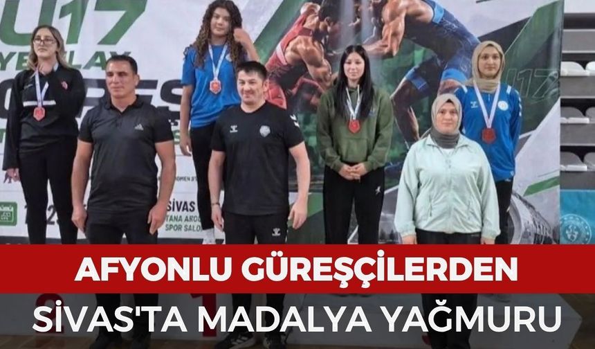 Afyonlu güreşçilerden Sivas'ta madalya yağmuru