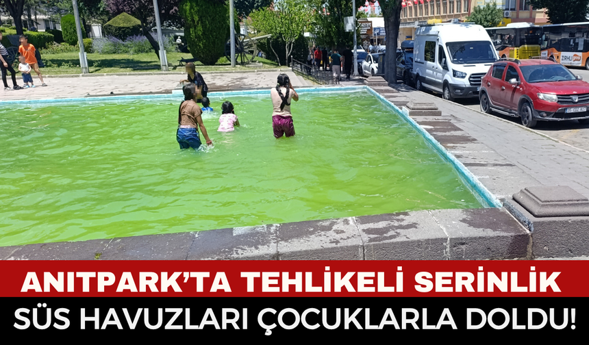 Sıcak havadan bunalan çocuklar süs havuzuna akın etti! Elektrik riski ve kaygan zemine aldırış etmediler