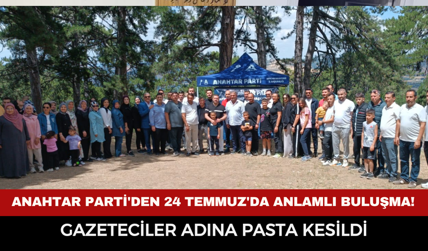 Anahtar Parti'den 24 Temmuz'da anlamlı buluşma! Gazeteciler adına pasta kesildi